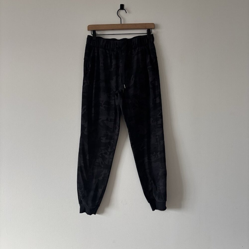 Camo Jogger Pants Charcoal Women’s Size 8 Athleisure Sporty Gym Workout Casual